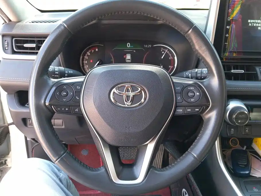 Toyota RAV4 — миниатюра 15