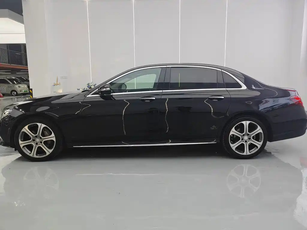 Mercedes-Benz E-Class — миниатюра 5
