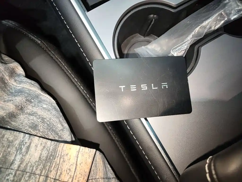 Tesla Model 3 — миниатюра 9