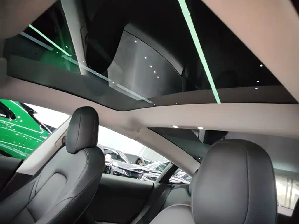 Tesla Model 3 — миниатюра 18