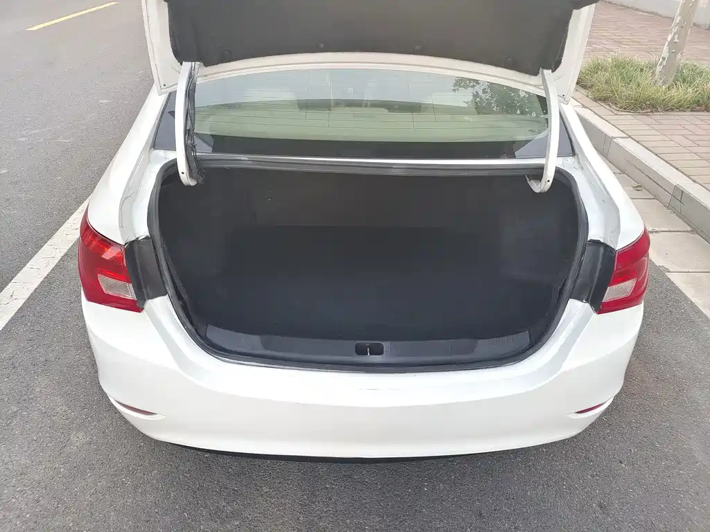 Buick Excelle — миниатюра 10