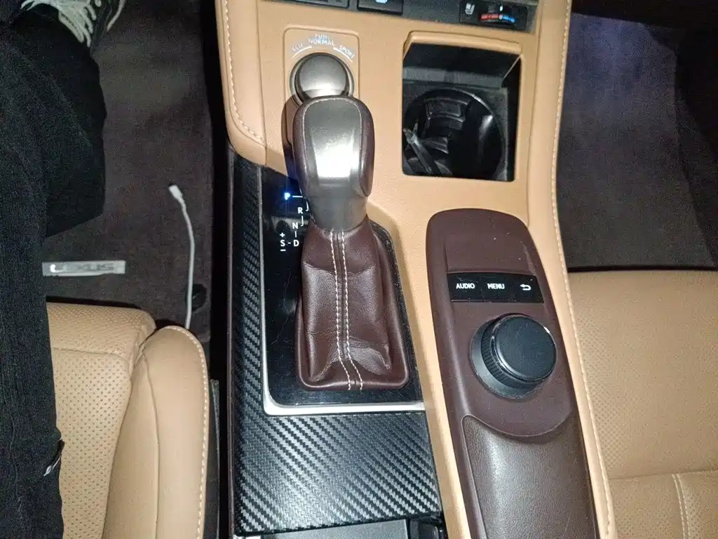Lexus ES — миниатюра 10