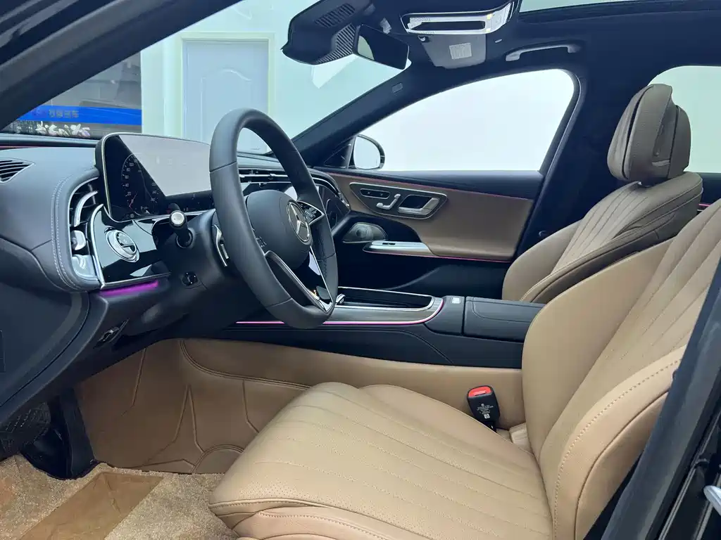 Mercedes-Benz E-Class — миниатюра 7