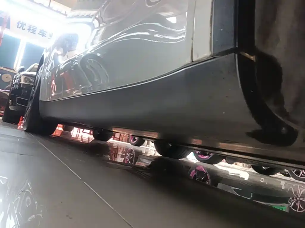 Tesla Model Y — миниатюра 21