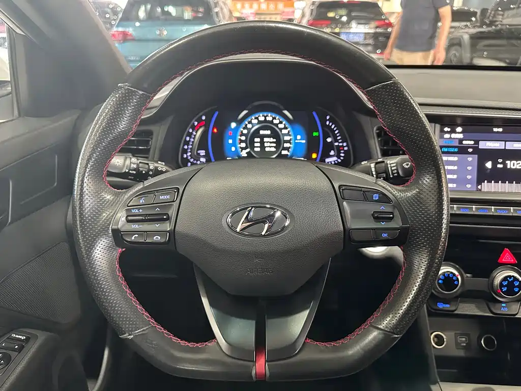 Hyundai Elantra — миниатюра 5