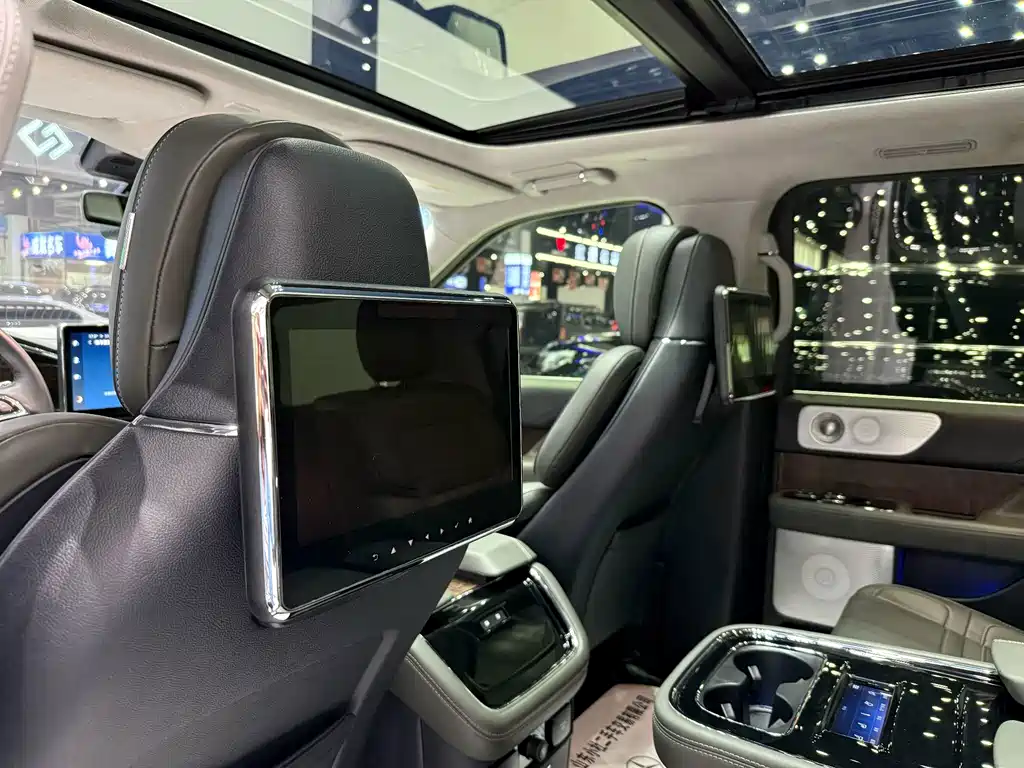Lincoln Navigator — миниатюра 19