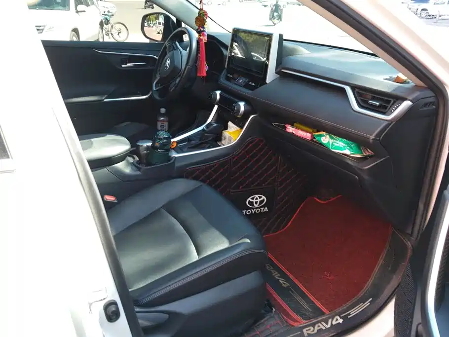 Toyota RAV4 — миниатюра 8