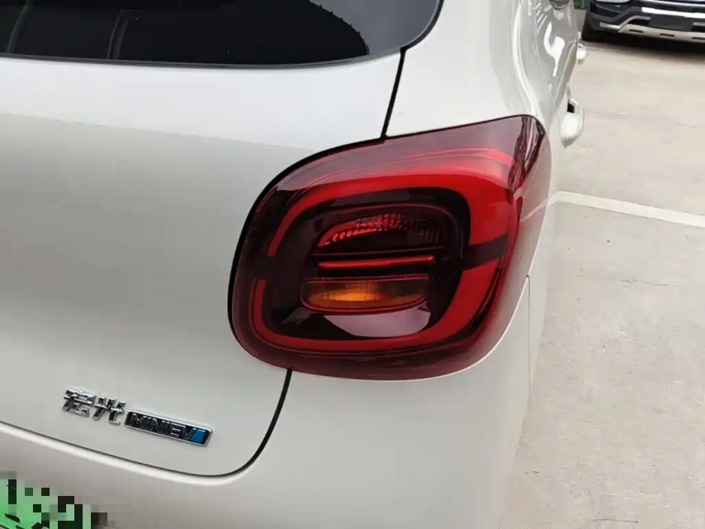 Wuling MINIEV — миниатюра 8