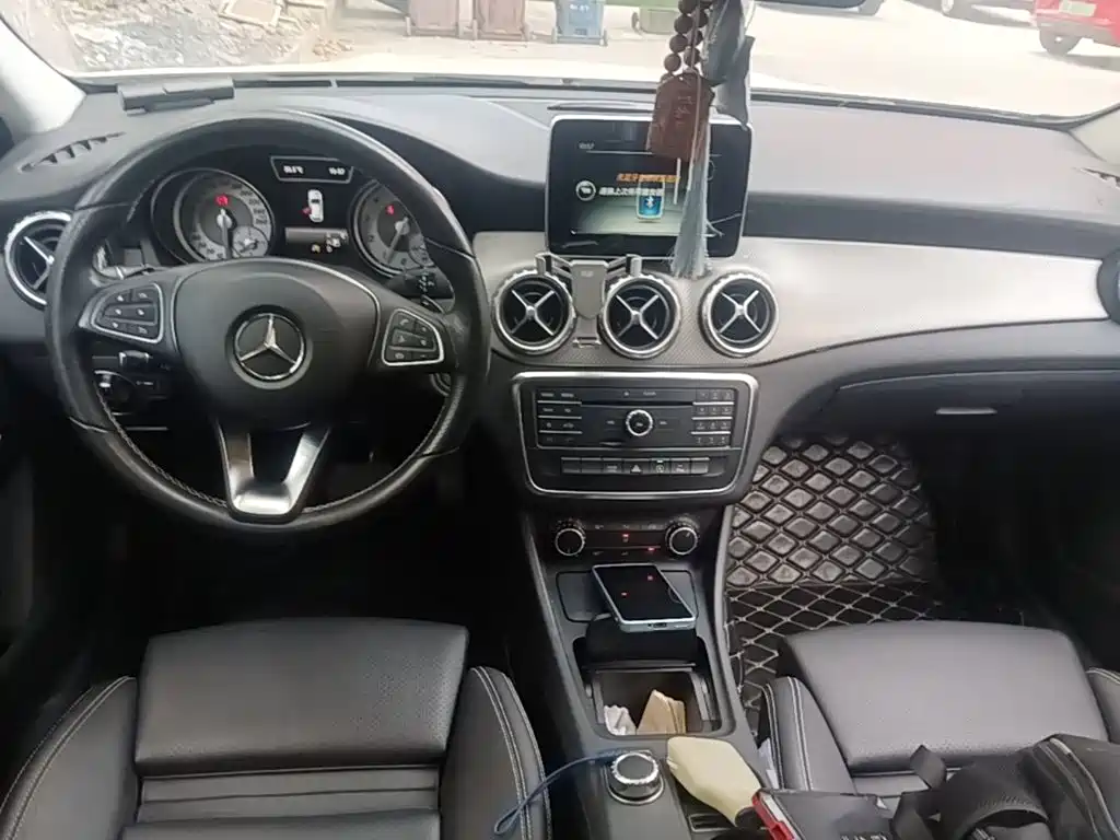 Mercedes-Benz GLA — миниатюра 10