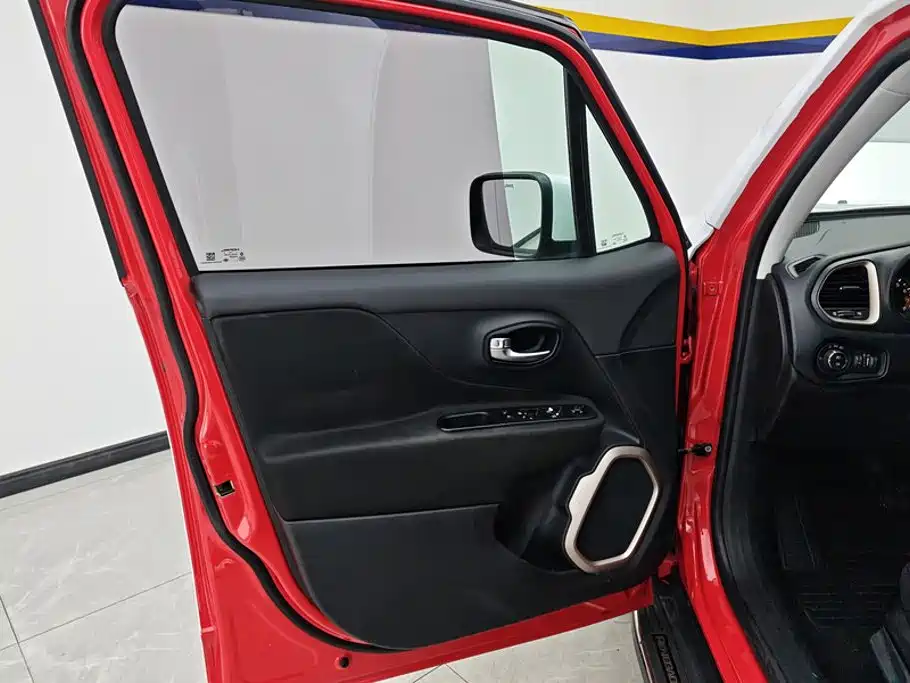 Jeep Renegade — миниатюра 7