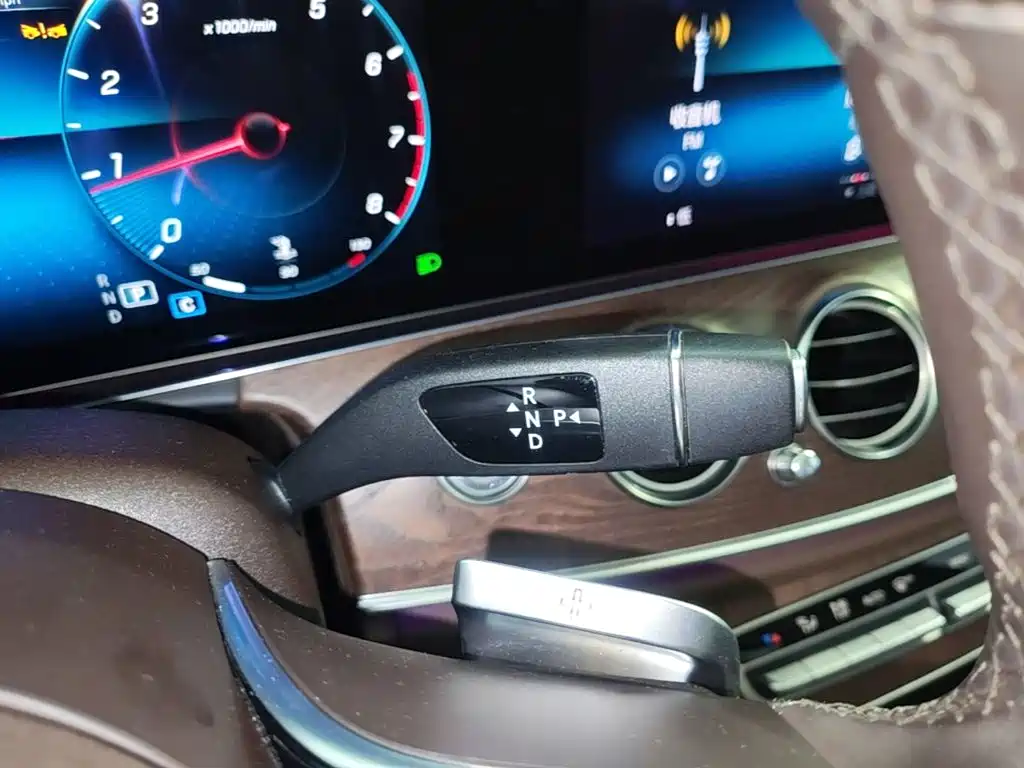 Mercedes-Benz E-Class — миниатюра 14