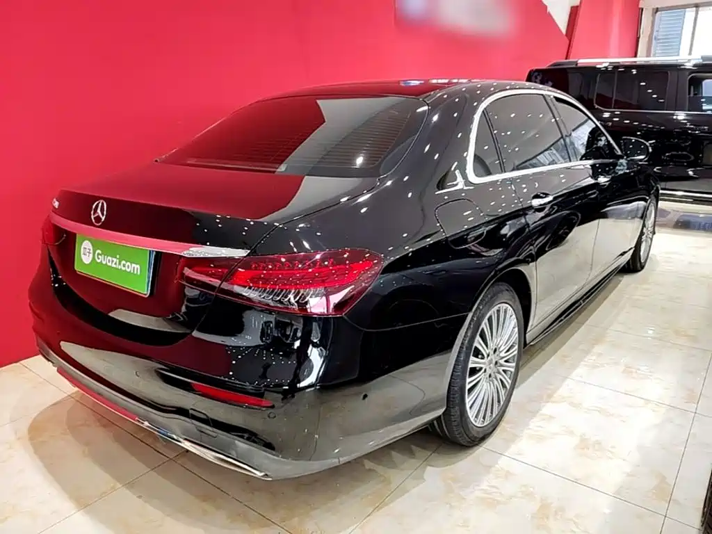Mercedes-Benz E-Class — миниатюра 7