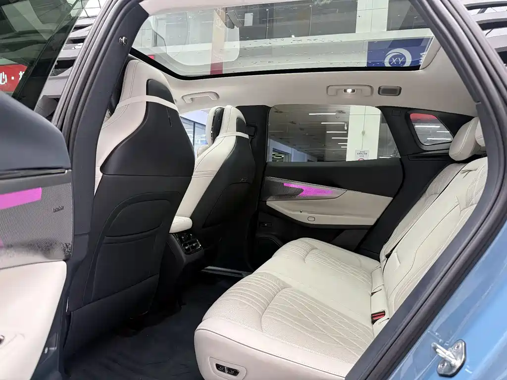 Lynk & Co 08 EM-P — миниатюра 10