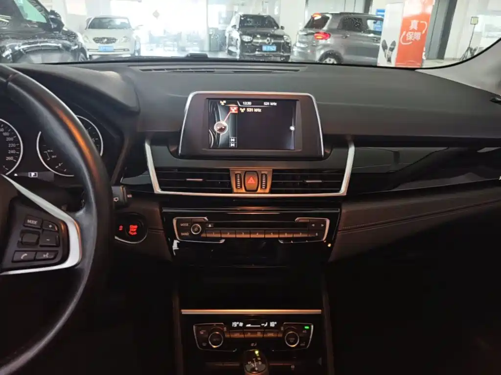 BMW 2 Series Active Tourer — миниатюра 13