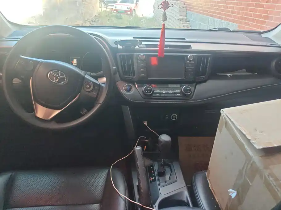 Toyota RAV4 — миниатюра 12