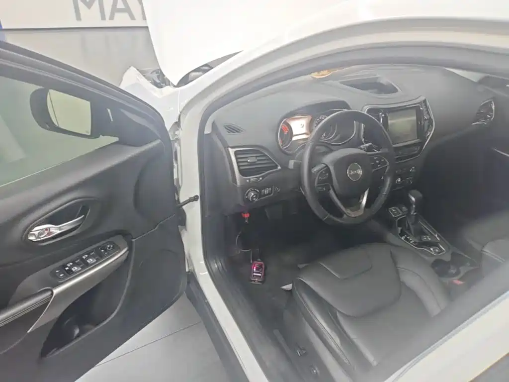 Jeep Cherokee — миниатюра 16