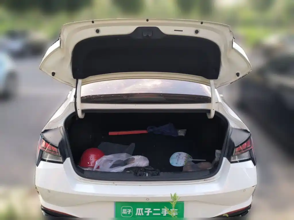 Hyundai Elantra — миниатюра 10