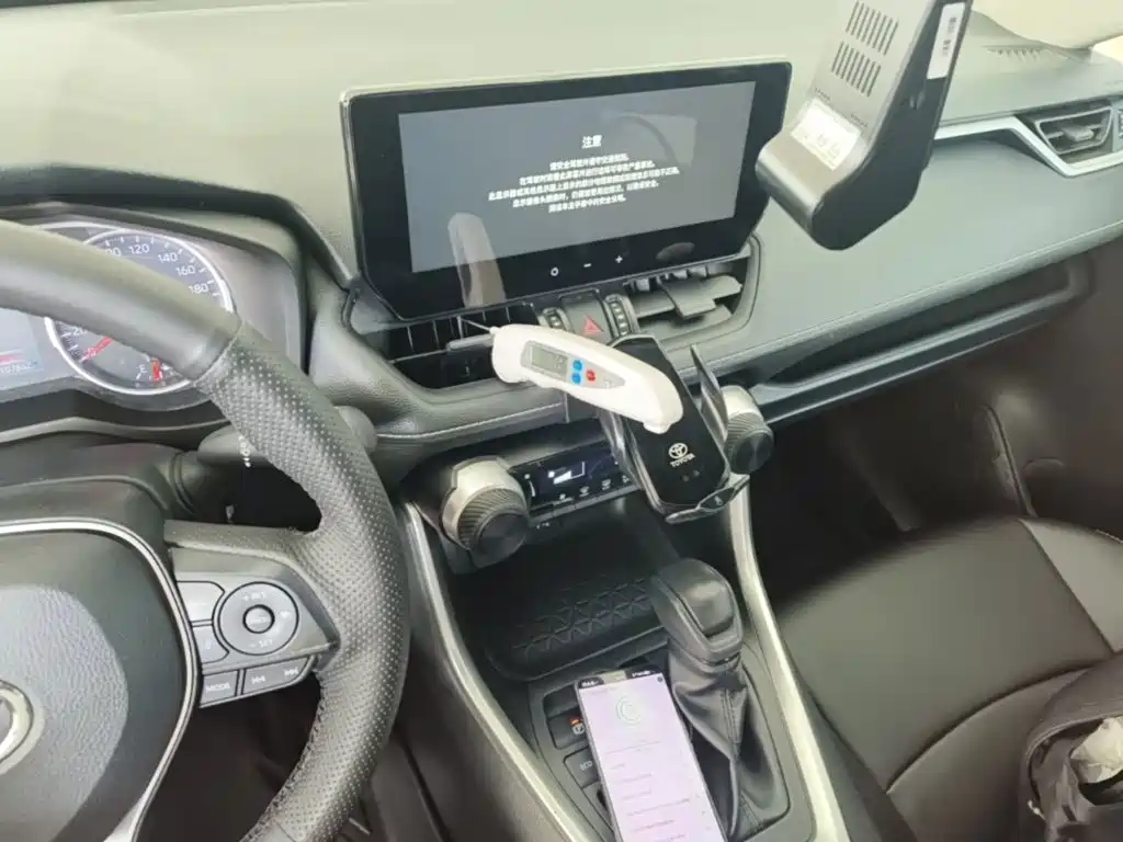 Toyota RAV4 — миниатюра 13