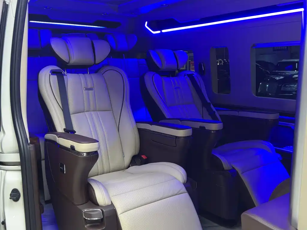 Toyota HiAce 2022 3.5L AT