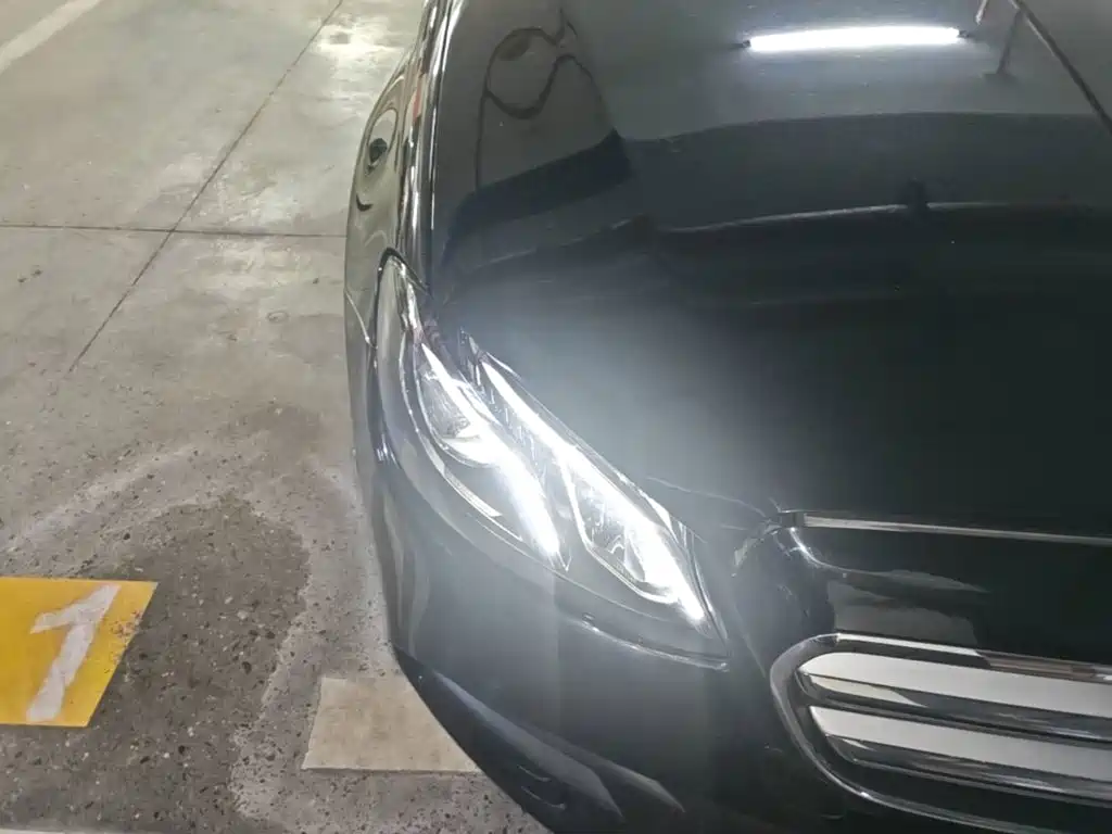 Mercedes-Benz E-Class — миниатюра 11
