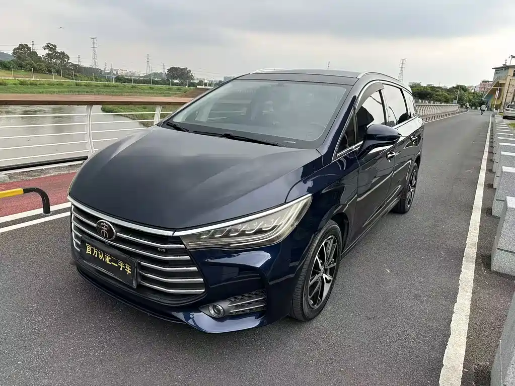 BYD MAX
