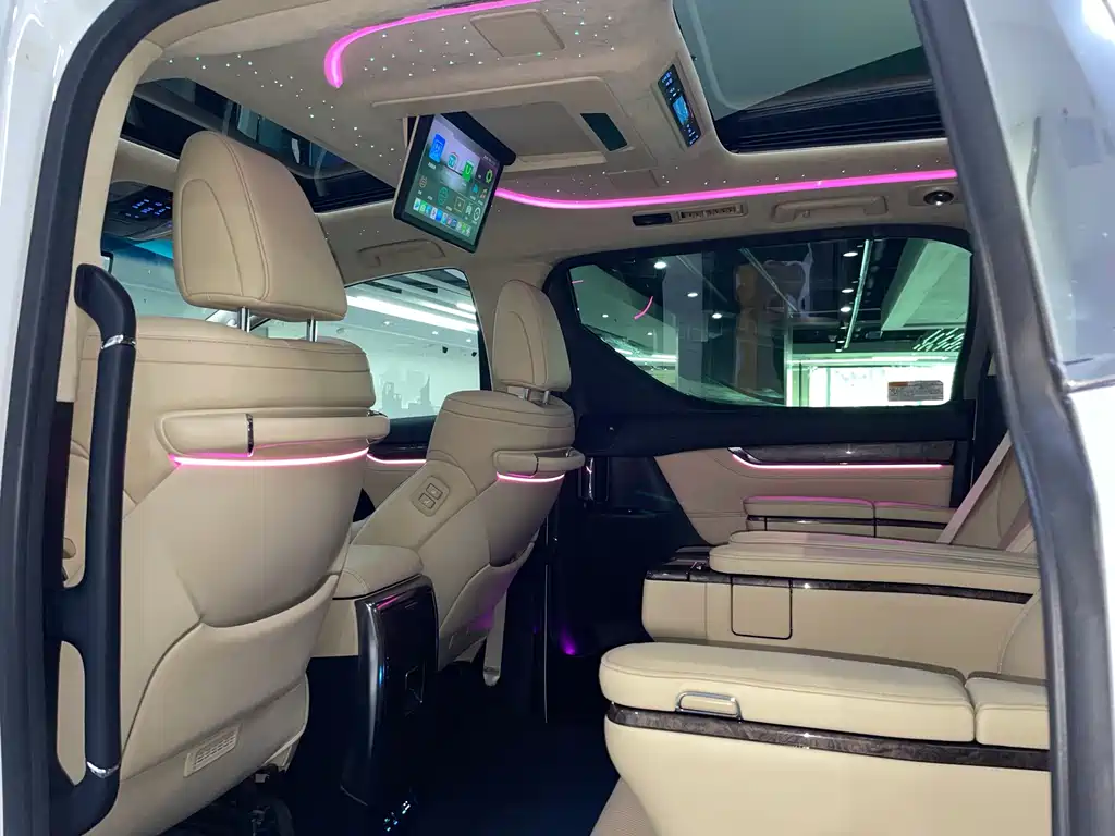 Toyota Alphard — миниатюра 15