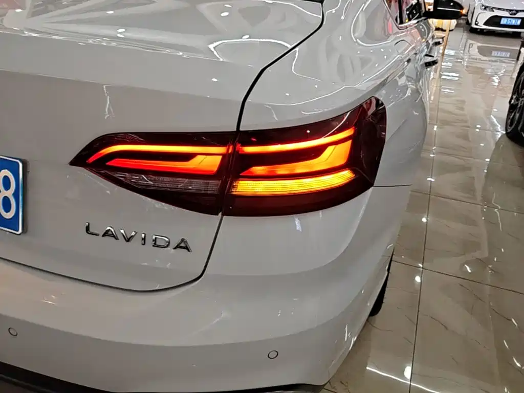 Volkswagen Lavida — миниатюра 8