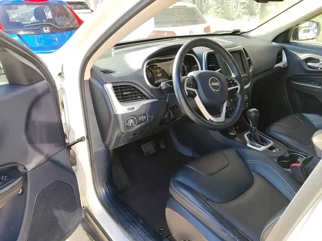 Jeep Cherokee — миниатюра 16