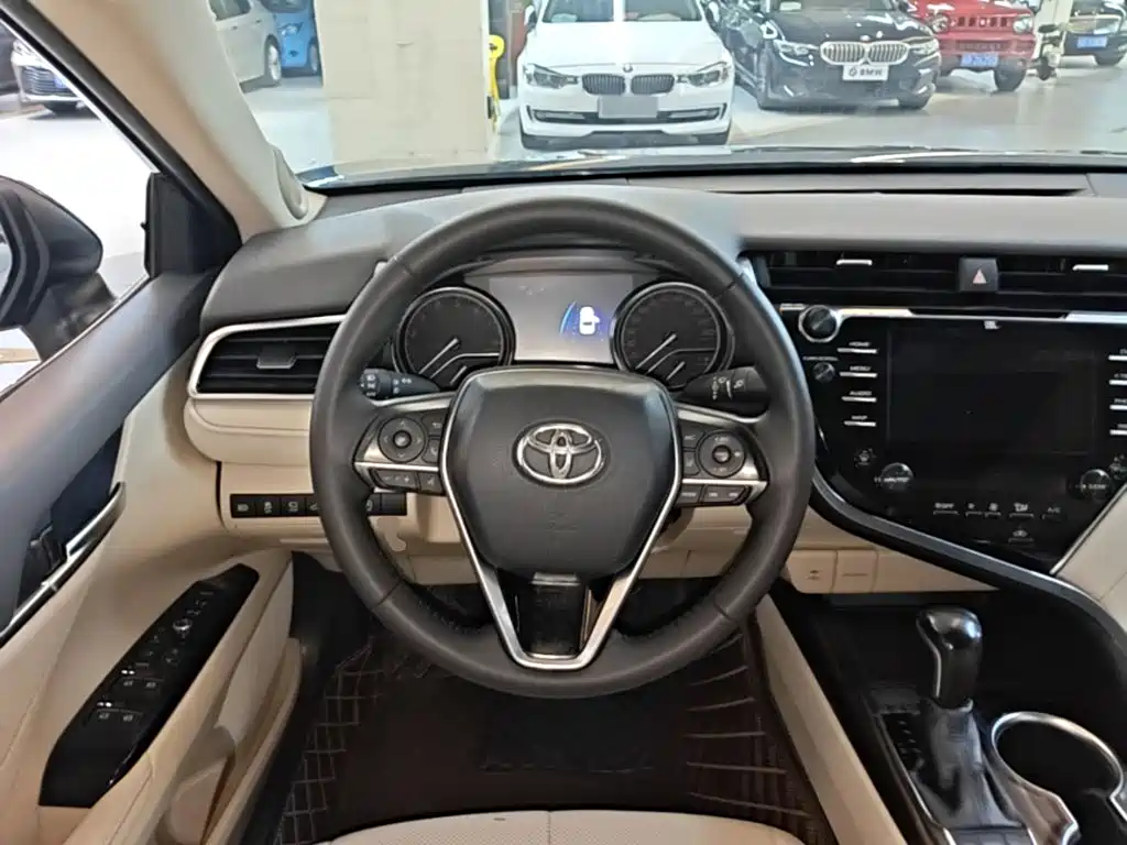 Toyota Camry — миниатюра 11