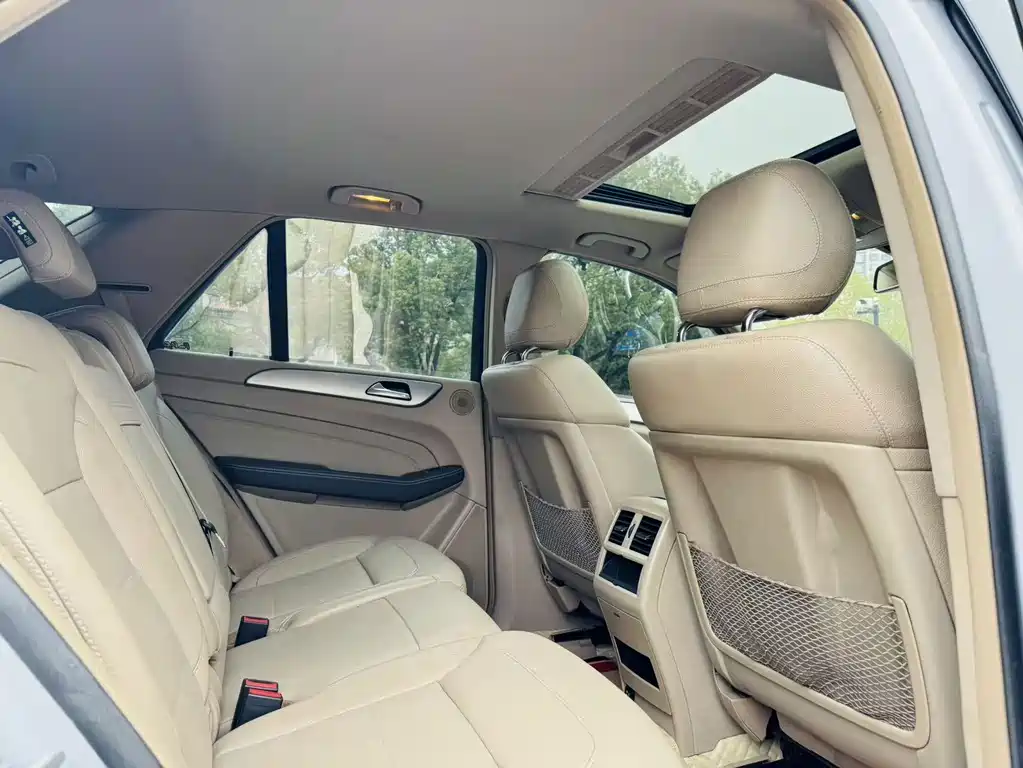 Mercedes-Benz M-Class — миниатюра 12