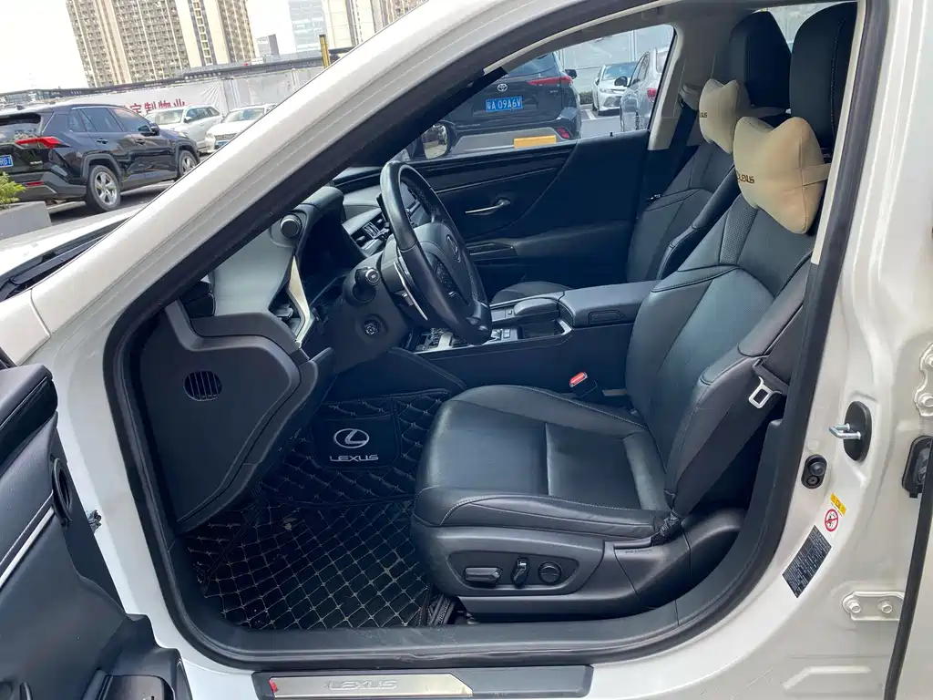 Lexus ES — миниатюра 6