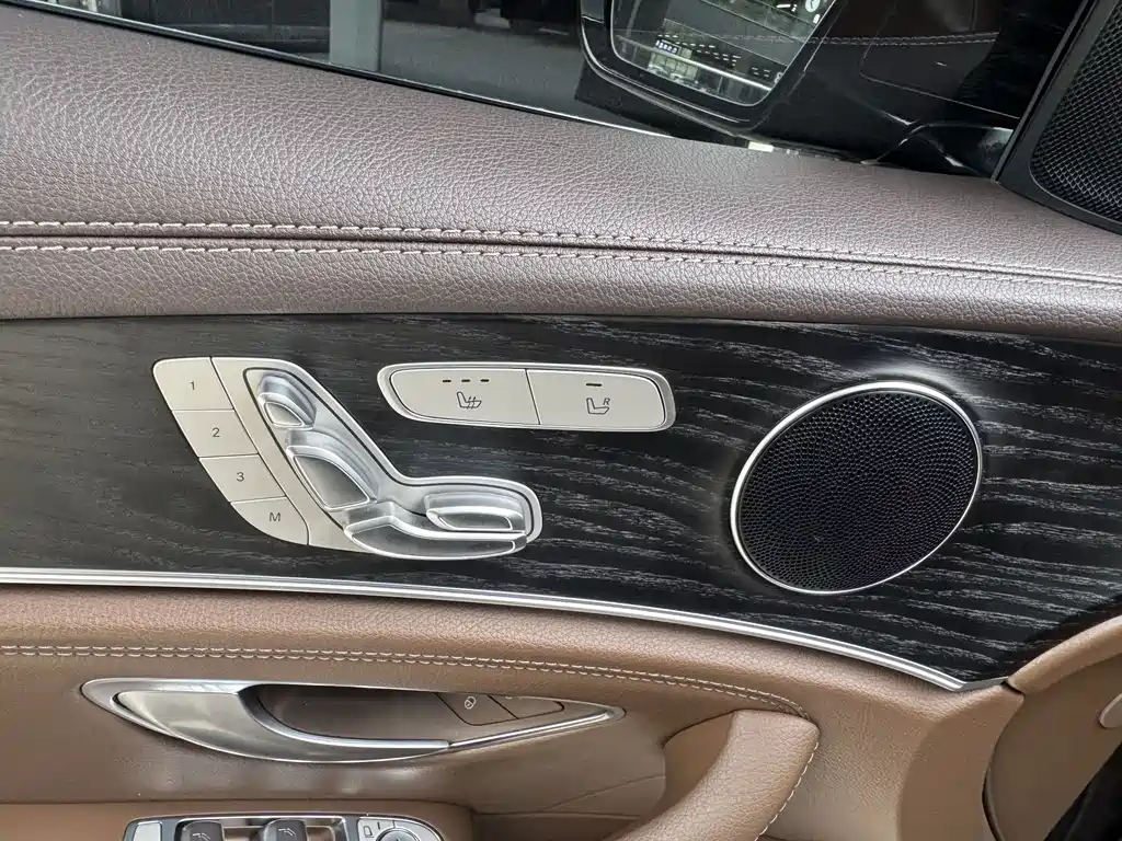 Mercedes-Benz E-Class — миниатюра 18
