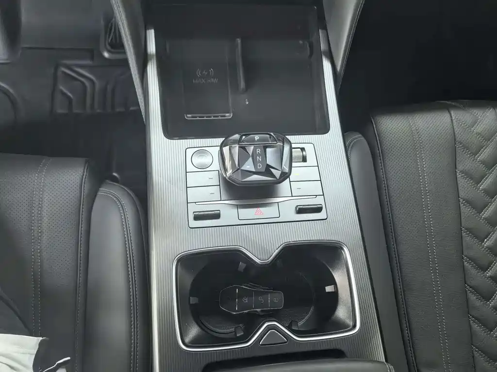 BYD L DM-i — миниатюра 9
