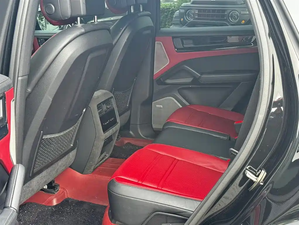 Porsche Cayenne — миниатюра 13