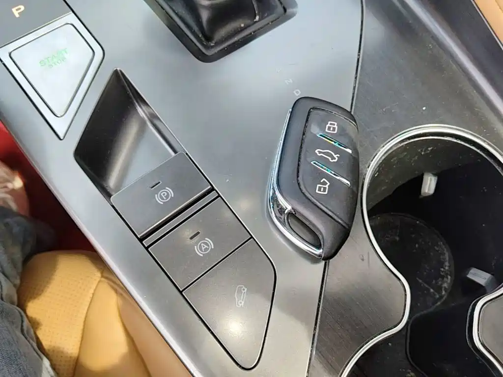 Roewe RX5 New Energy — миниатюра 9