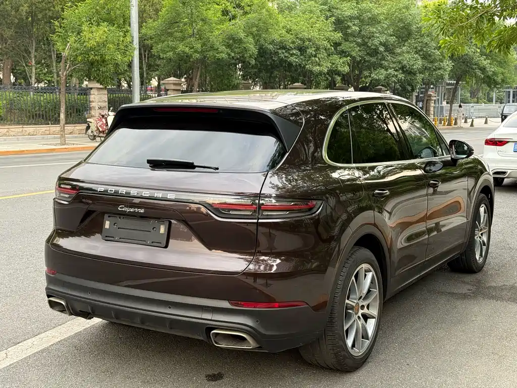 Porsche Cayenne — миниатюра 8