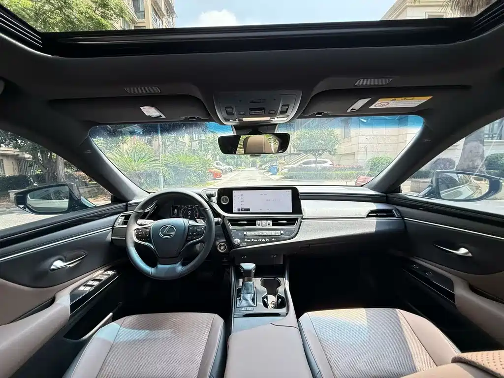 Lexus ES — миниатюра 7