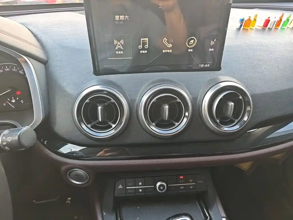 Wey Wey VV5 — миниатюра 13