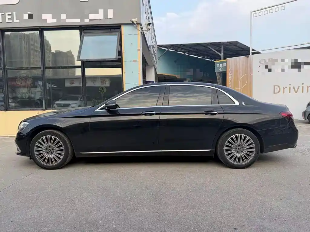 Mercedes-Benz E-Class — миниатюра 8