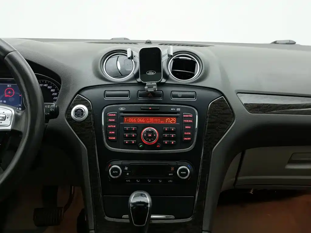 Ford Mondeo — миниатюра 12
