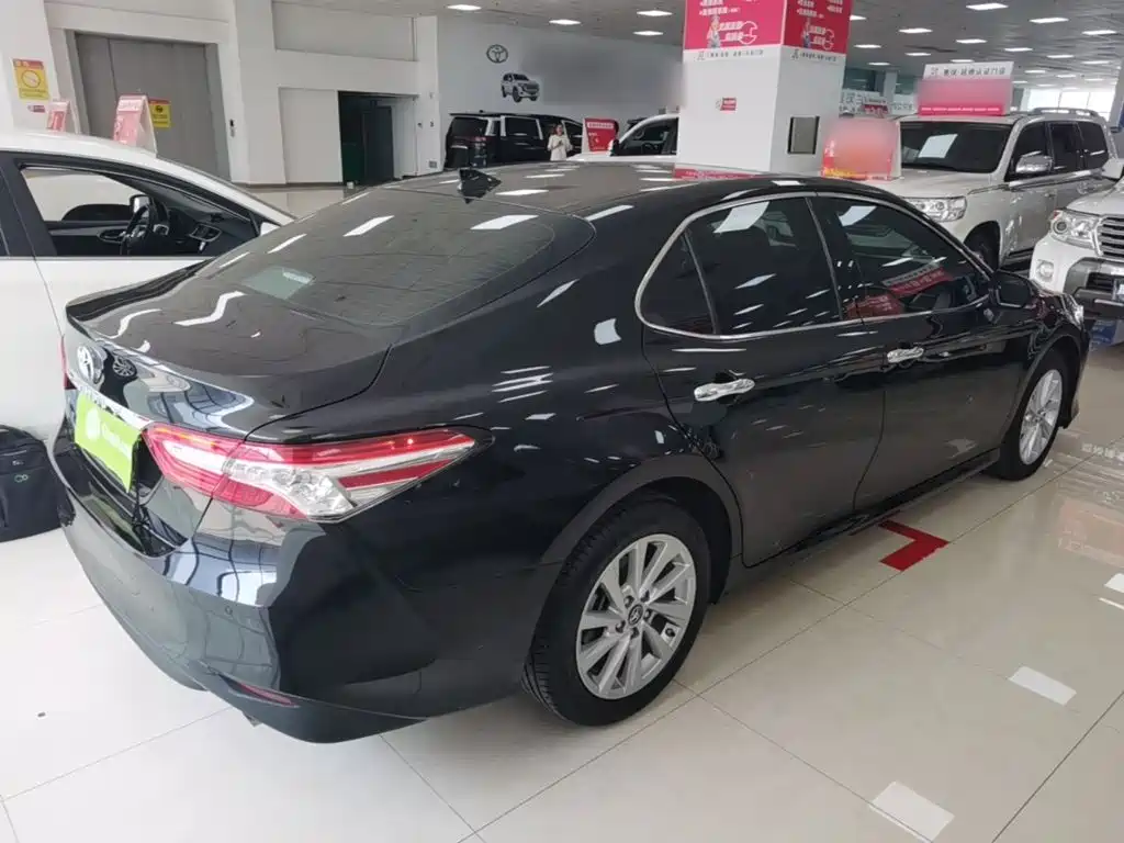 Toyota Camry — миниатюра 7