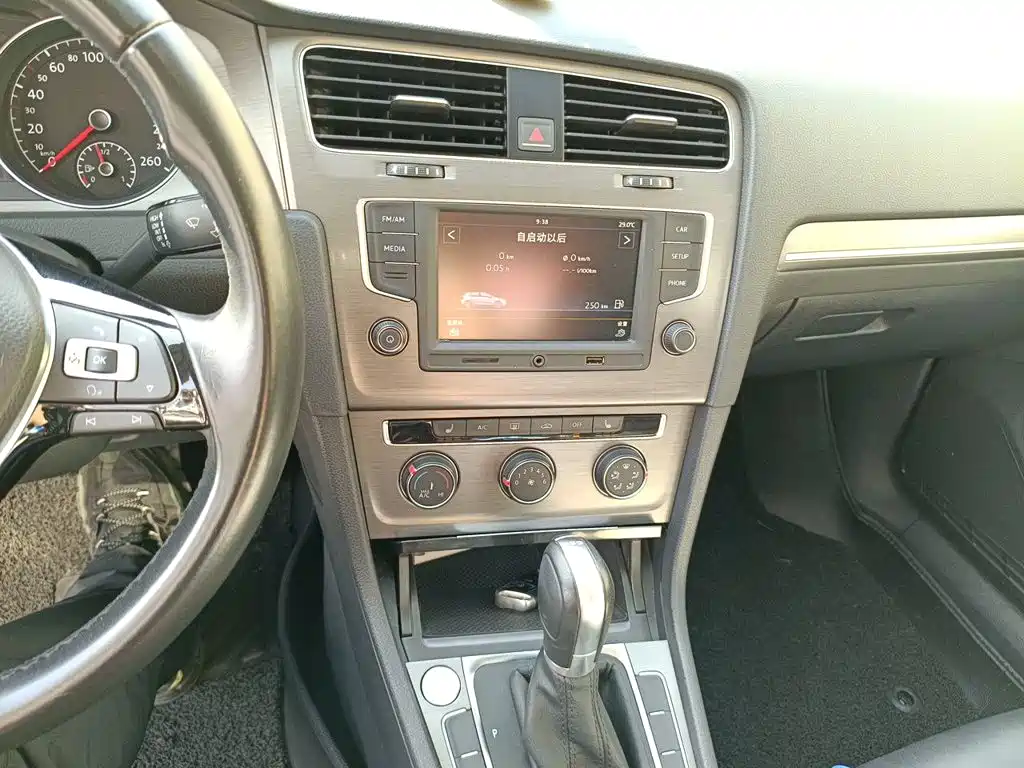 Volkswagen Golf — миниатюра 9