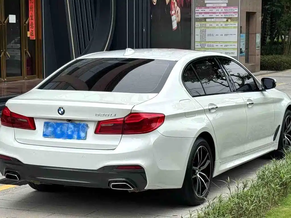 BMW 5 Series — миниатюра 4