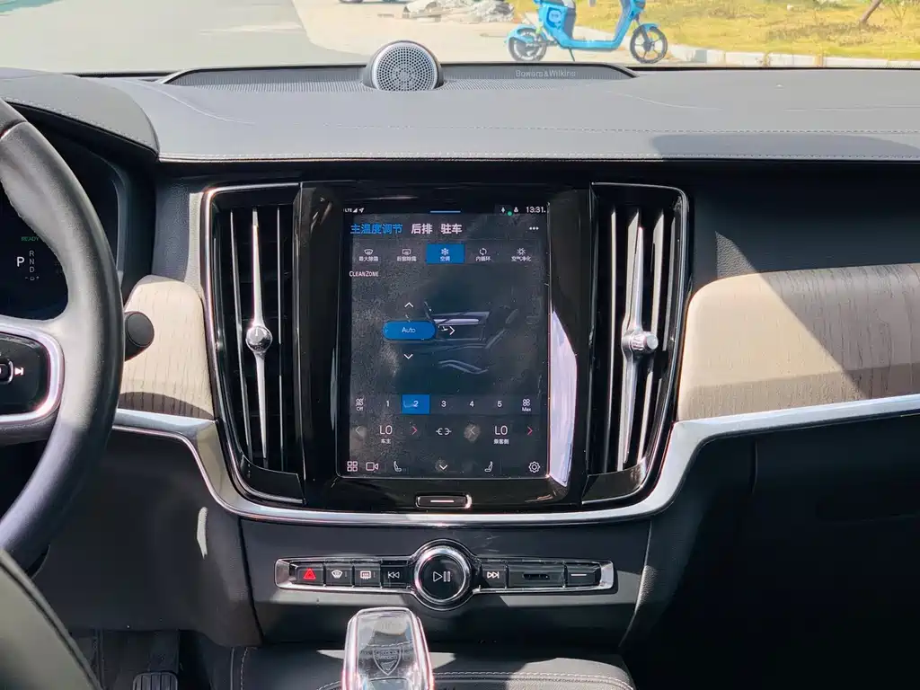 Volvo S90 PHEV — миниатюра 17