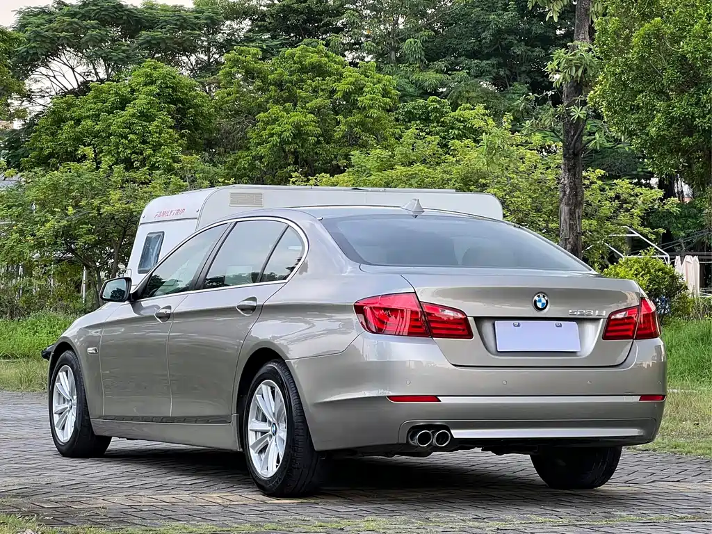 BMW 5 Series — миниатюра 4