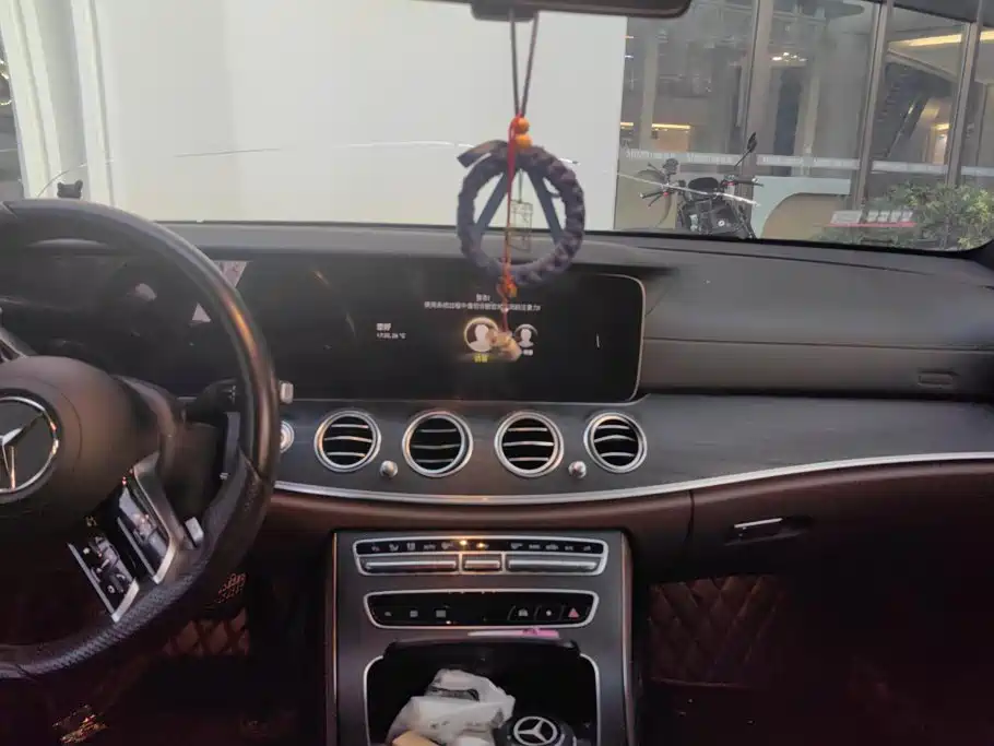 Mercedes-Benz E-Class — миниатюра 13