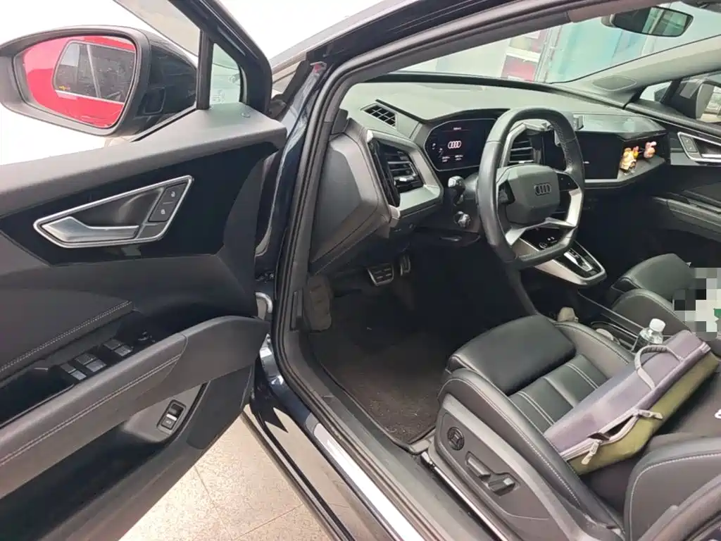 Audi Q4 e-tron — миниатюра 16