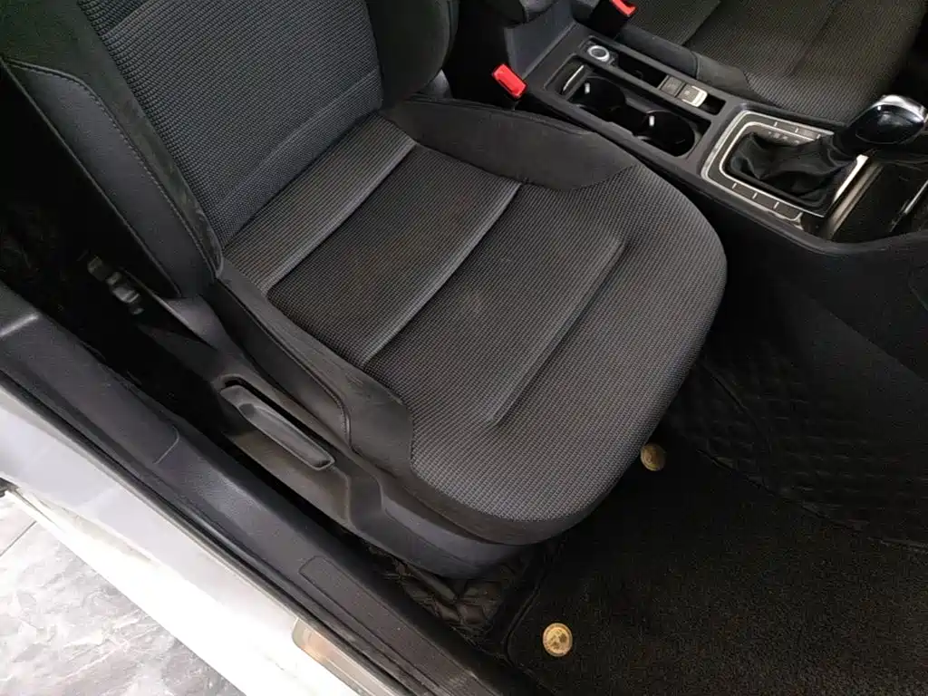 Volkswagen Golf — миниатюра 25