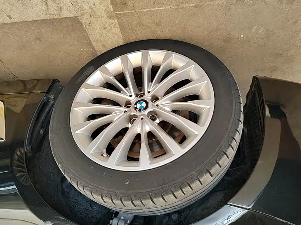 BMW 5 Series — миниатюра 23