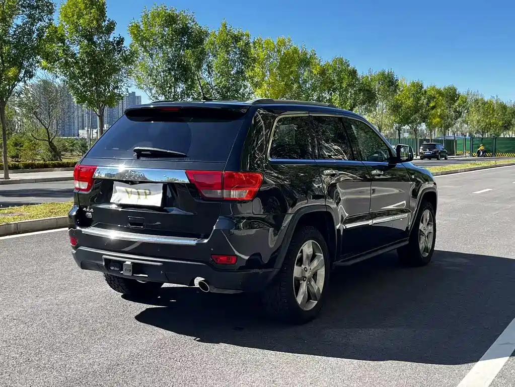 Jeep Grand Cherokee (Import) — миниатюра 7